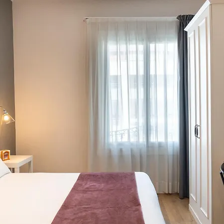 Hotel Meson Castilla Atiram