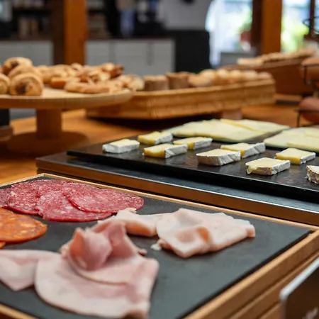 Hotel Meson Castilla Atiram